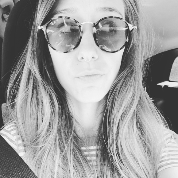 Meet your Posher, Ashley - Picture 1 of 1